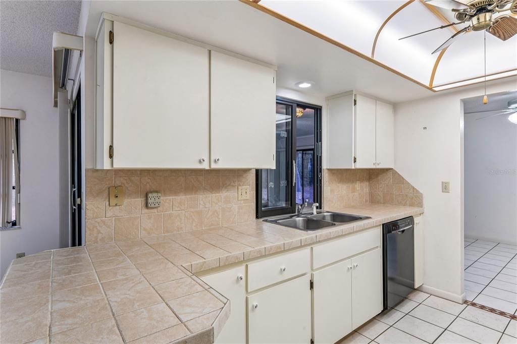 For Sale: $229,000 (2 beds, 2 baths, 1839 Square Feet)