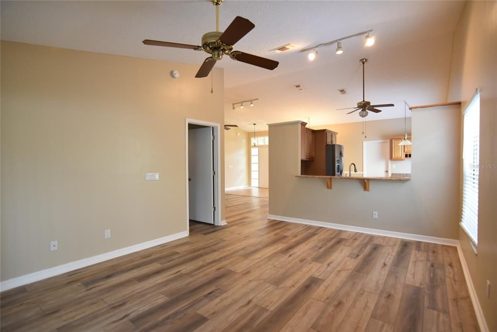For Rent: $2,400 (3 beds, 2 baths, 1518 Square Feet)