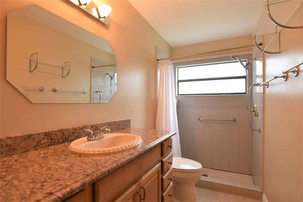 For Rent: $2,400 (3 beds, 2 baths, 1518 Square Feet)