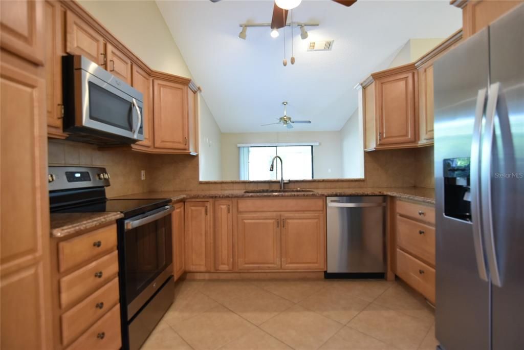 For Rent: $2,400 (3 beds, 2 baths, 1518 Square Feet)