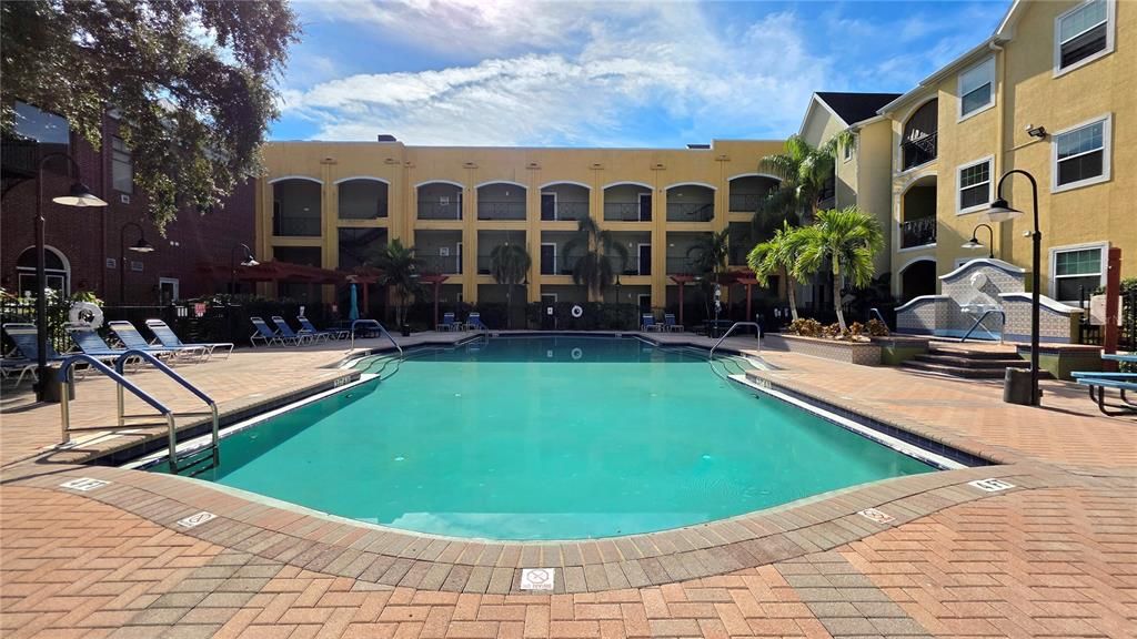 待售: $249,900 (1 贝兹, 1 浴室, 1044 平方英尺)