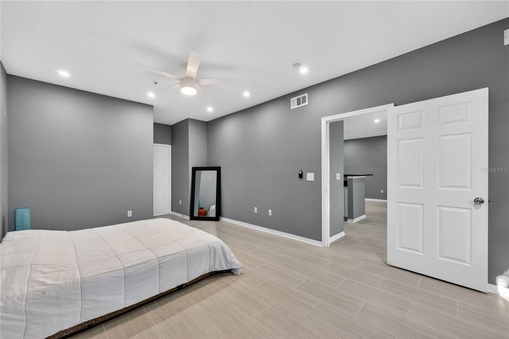 待售: $249,900 (1 贝兹, 1 浴室, 1044 平方英尺)