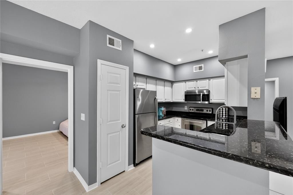 待售: $249,900 (1 贝兹, 1 浴室, 1044 平方英尺)