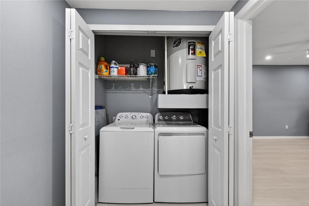 待售: $249,900 (1 贝兹, 1 浴室, 1044 平方英尺)