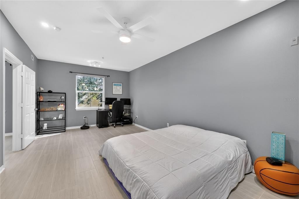 待售: $249,900 (1 贝兹, 1 浴室, 1044 平方英尺)