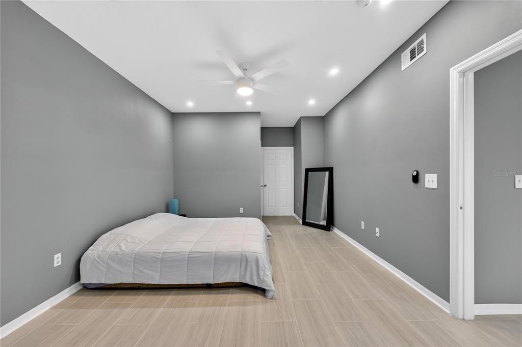 待售: $249,900 (1 贝兹, 1 浴室, 1044 平方英尺)