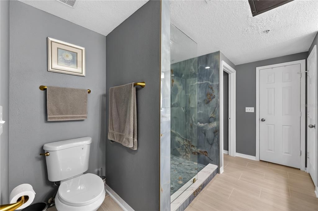 待售: $249,900 (1 贝兹, 1 浴室, 1044 平方英尺)