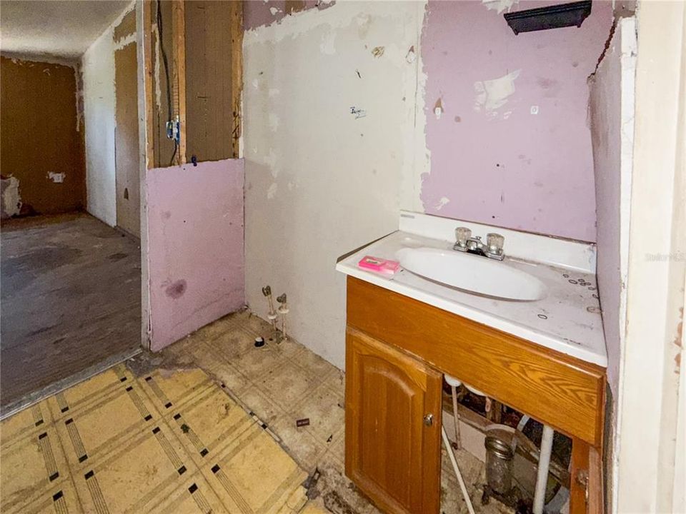 待售: $59,900 (2 贝兹, 3 浴室, 1352 平方英尺)