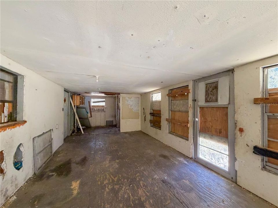 待售: $59,900 (2 贝兹, 3 浴室, 1352 平方英尺)