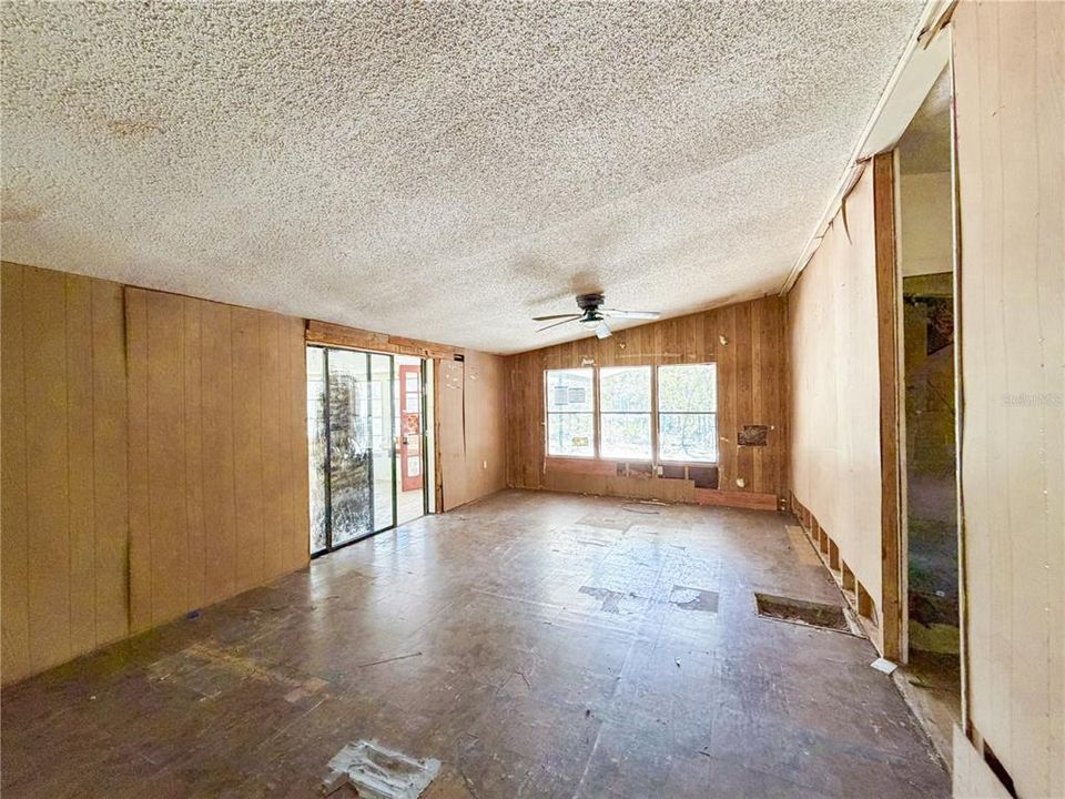 待售: $59,900 (2 贝兹, 3 浴室, 1352 平方英尺)