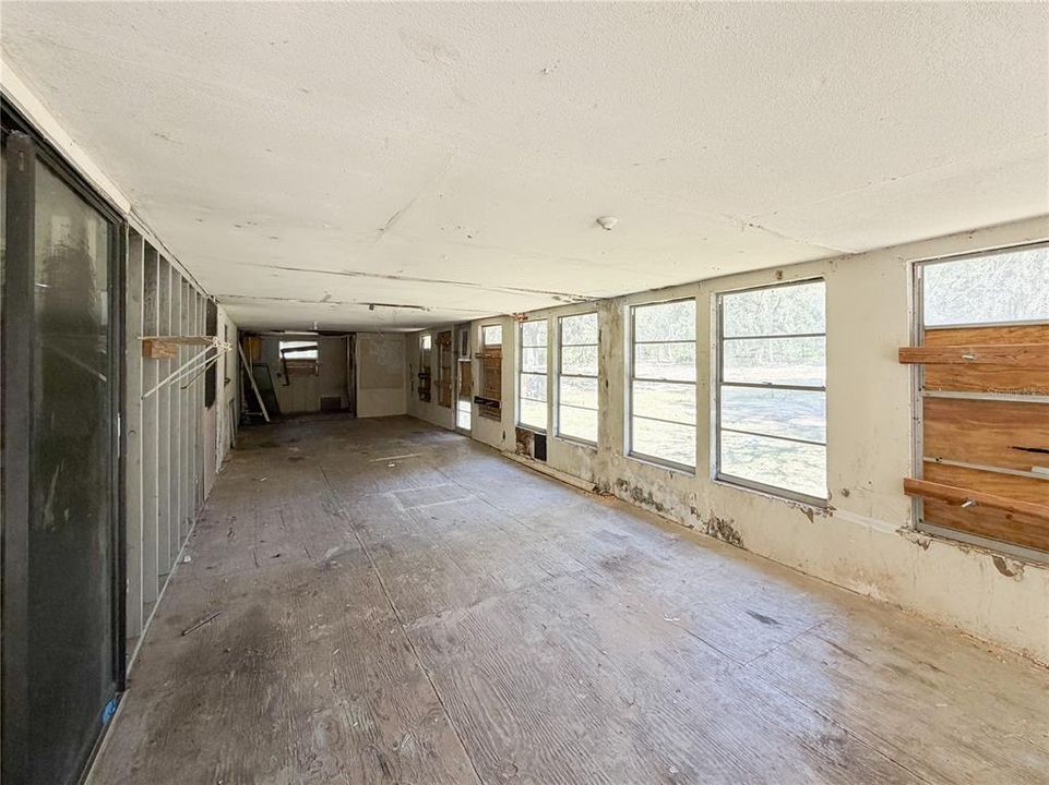 待售: $59,900 (2 贝兹, 3 浴室, 1352 平方英尺)