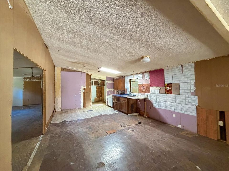 待售: $59,900 (2 贝兹, 3 浴室, 1352 平方英尺)