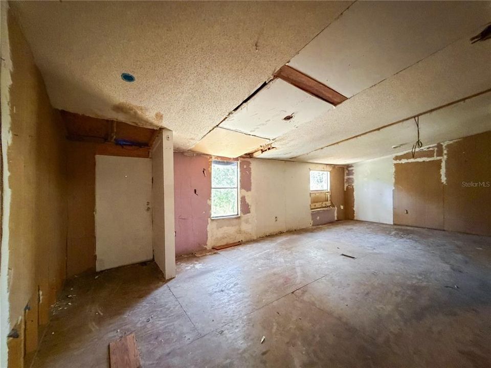 待售: $59,900 (2 贝兹, 3 浴室, 1352 平方英尺)