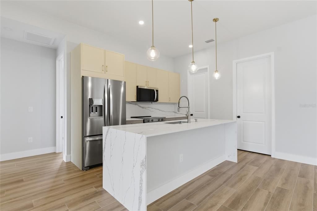 En Venta: $925,000 (3 camas, 3 baños, 2014 Pies cuadrados)