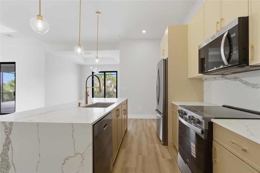 En Venta: $925,000 (3 camas, 3 baños, 2014 Pies cuadrados)