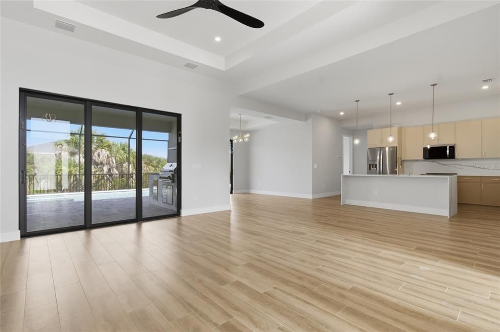 En Venta: $925,000 (3 camas, 3 baños, 2014 Pies cuadrados)