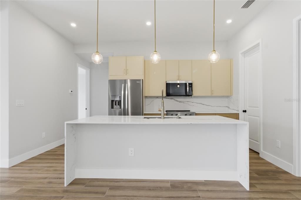 En Venta: $925,000 (3 camas, 3 baños, 2014 Pies cuadrados)