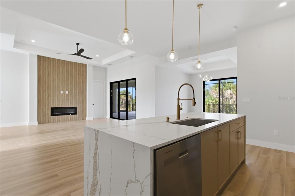 En Venta: $925,000 (3 camas, 3 baños, 2014 Pies cuadrados)