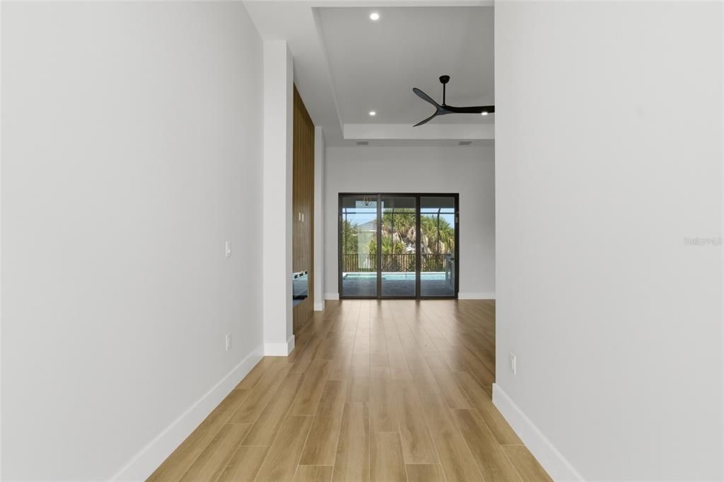 En Venta: $925,000 (3 camas, 3 baños, 2014 Pies cuadrados)