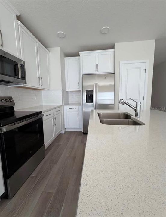 For Rent: $2,200 (3 beds, 2 baths, 1379 Square Feet)