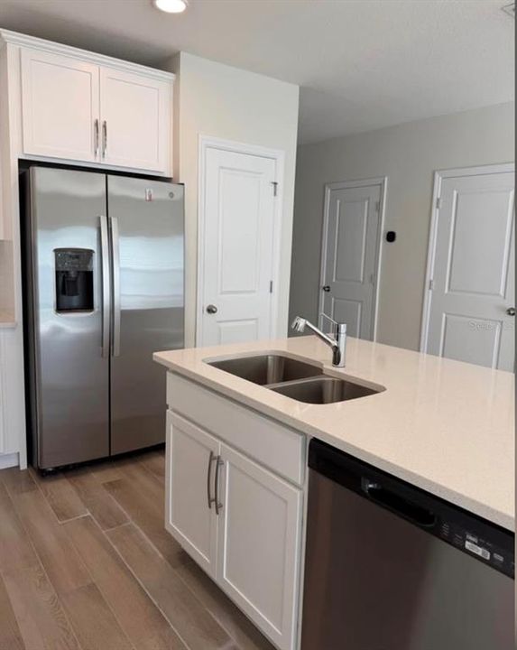 For Rent: $2,200 (3 beds, 2 baths, 1379 Square Feet)