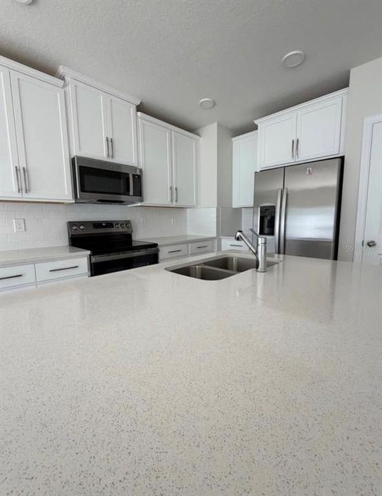 For Rent: $2,200 (3 beds, 2 baths, 1379 Square Feet)