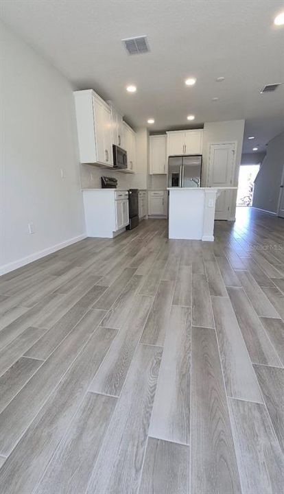 For Rent: $2,200 (3 beds, 2 baths, 1379 Square Feet)