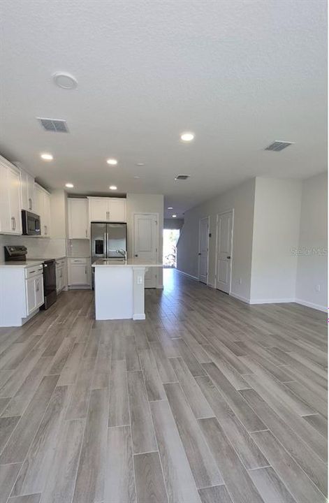 For Rent: $2,200 (3 beds, 2 baths, 1379 Square Feet)