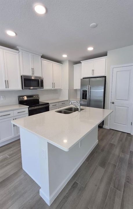 For Rent: $2,200 (3 beds, 2 baths, 1379 Square Feet)