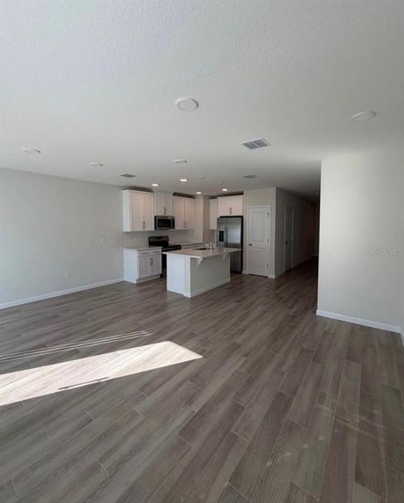 For Rent: $2,200 (3 beds, 2 baths, 1379 Square Feet)