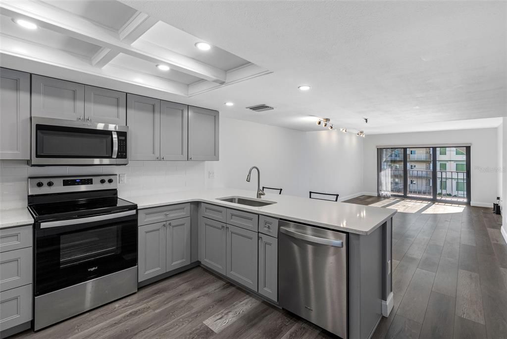 For Rent: $2,550 (1 beds, 1 baths, 840 Square Feet)