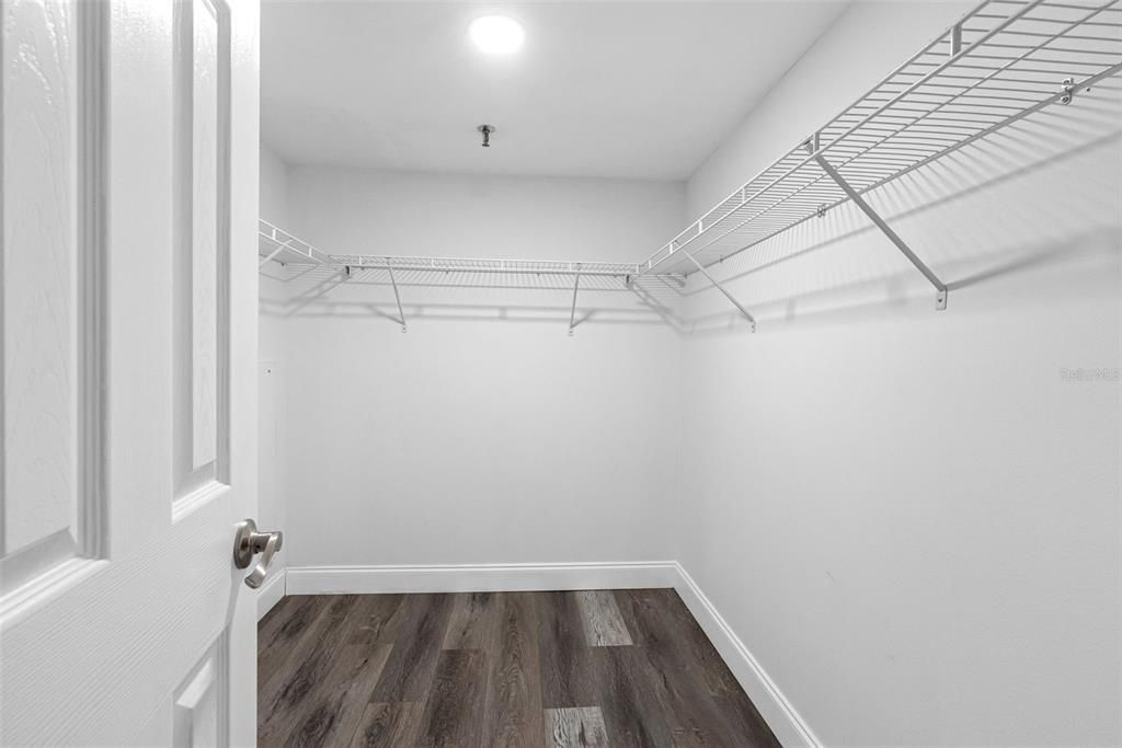 For Rent: $2,550 (1 beds, 1 baths, 840 Square Feet)