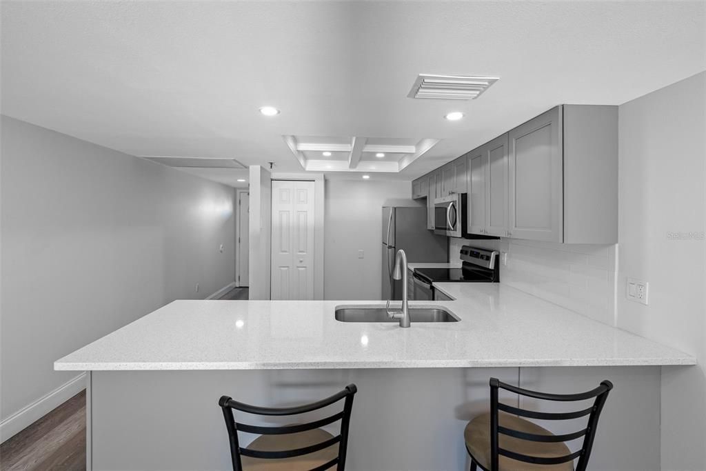 For Rent: $2,550 (1 beds, 1 baths, 840 Square Feet)