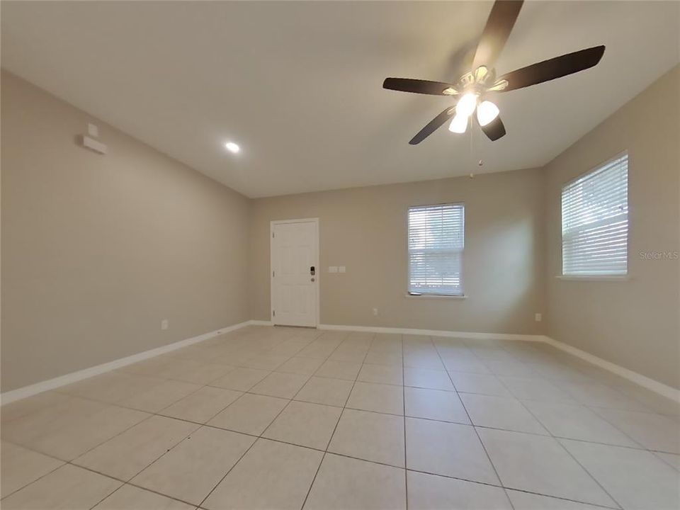 For Rent: $2,179 (3 beds, 2 baths, 2242 Square Feet)