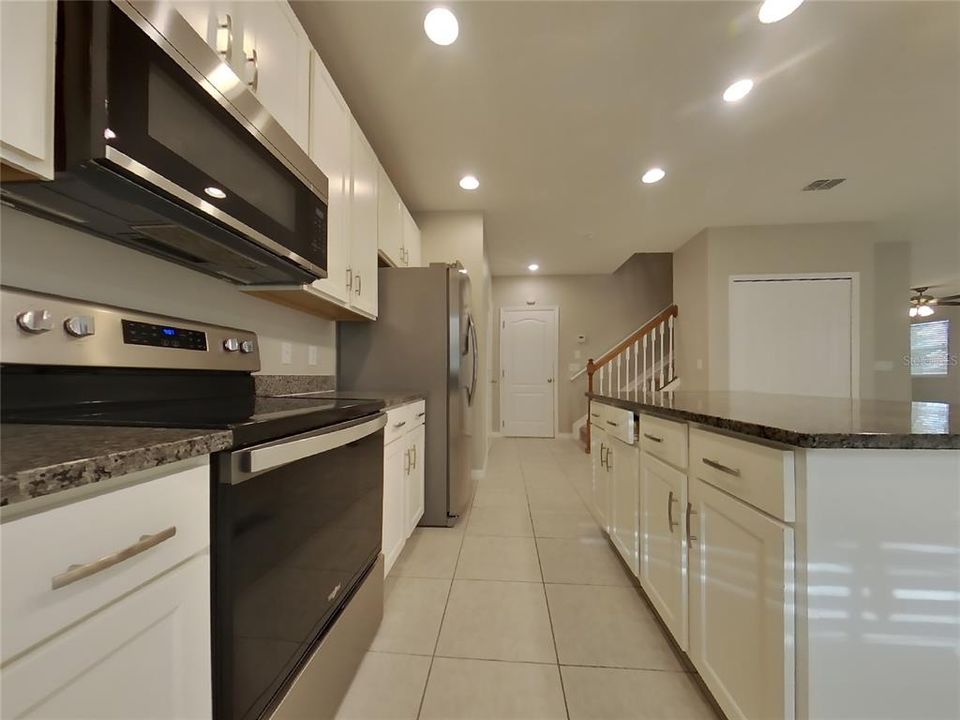 For Rent: $2,179 (3 beds, 2 baths, 2242 Square Feet)