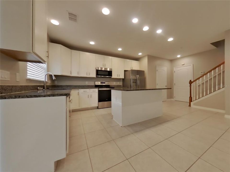 For Rent: $2,179 (3 beds, 2 baths, 2242 Square Feet)