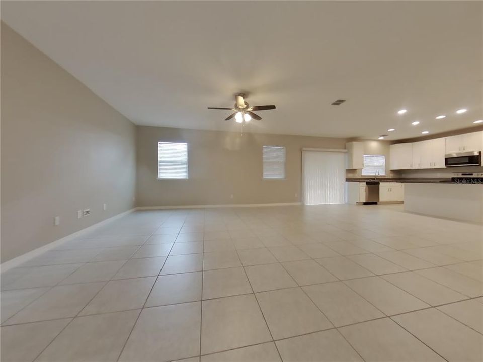 For Rent: $2,179 (3 beds, 2 baths, 2242 Square Feet)