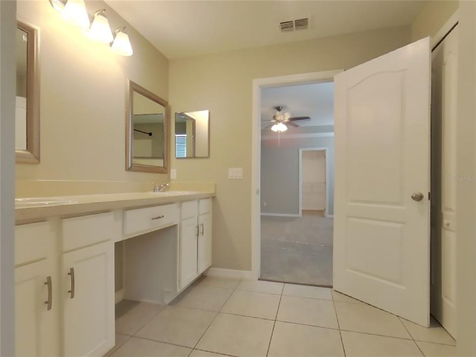 For Rent: $2,179 (3 beds, 2 baths, 2242 Square Feet)