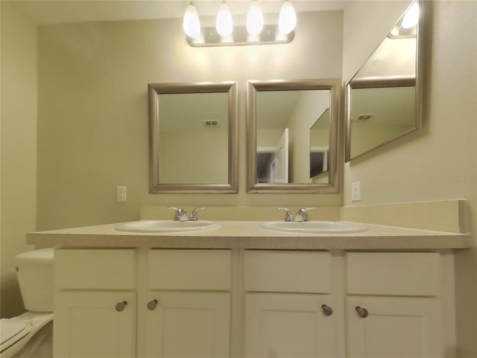 For Rent: $2,179 (3 beds, 2 baths, 2242 Square Feet)