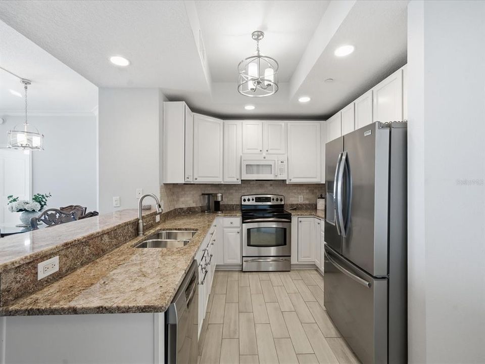 待售: $825,000 (2 贝兹, 2 浴室, 1165 平方英尺)