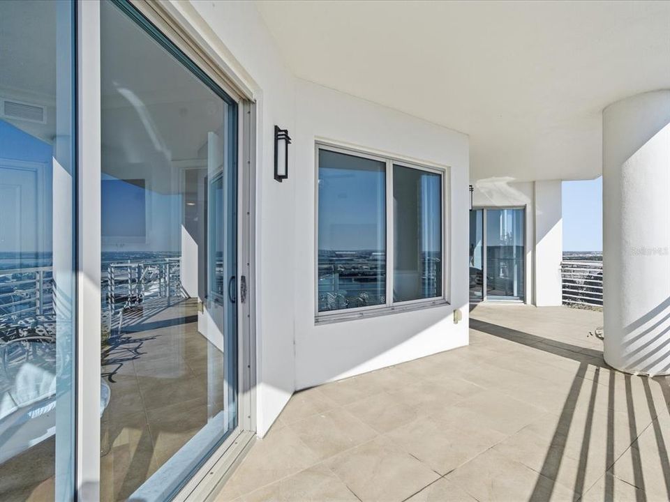 待售: $825,000 (2 贝兹, 2 浴室, 1165 平方英尺)