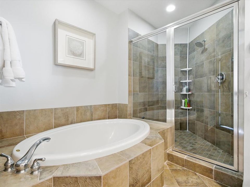 待售: $825,000 (2 贝兹, 2 浴室, 1165 平方英尺)