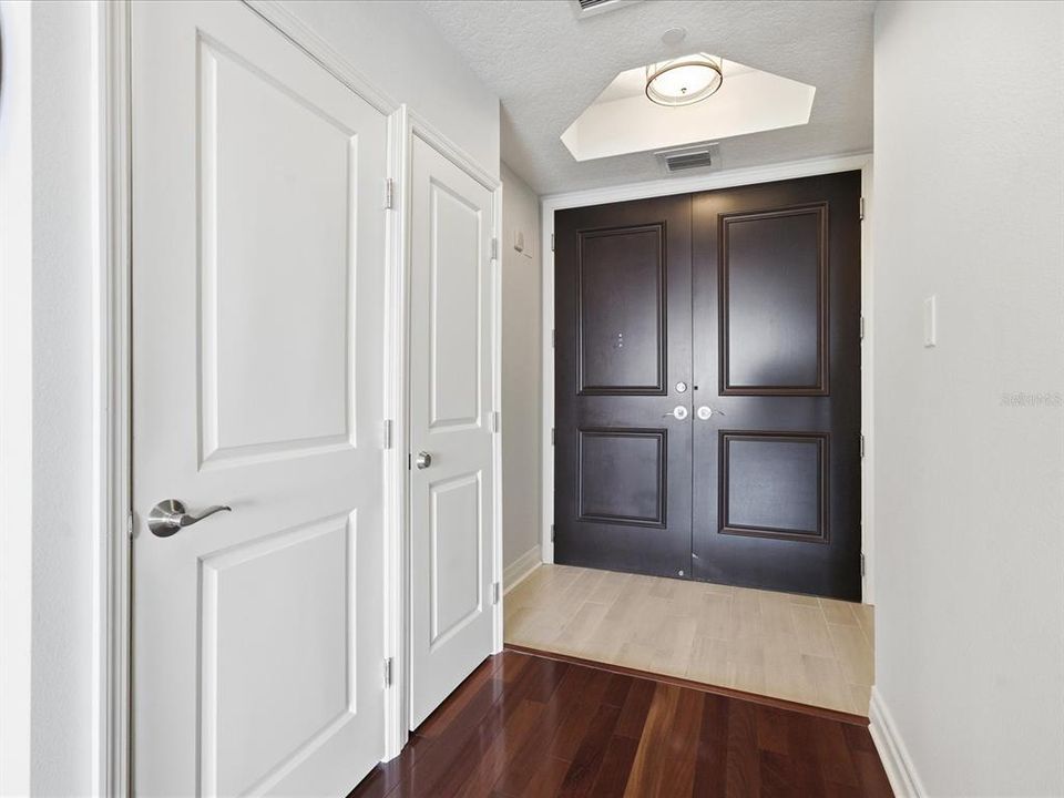 待售: $825,000 (2 贝兹, 2 浴室, 1165 平方英尺)