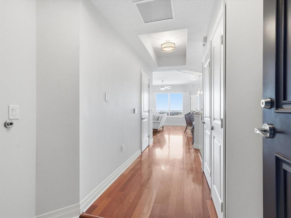 待售: $825,000 (2 贝兹, 2 浴室, 1165 平方英尺)