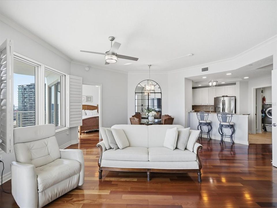 待售: $825,000 (2 贝兹, 2 浴室, 1165 平方英尺)