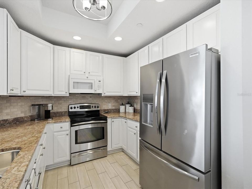 待售: $825,000 (2 贝兹, 2 浴室, 1165 平方英尺)