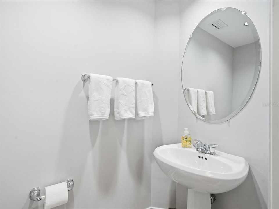 待售: $825,000 (2 贝兹, 2 浴室, 1165 平方英尺)