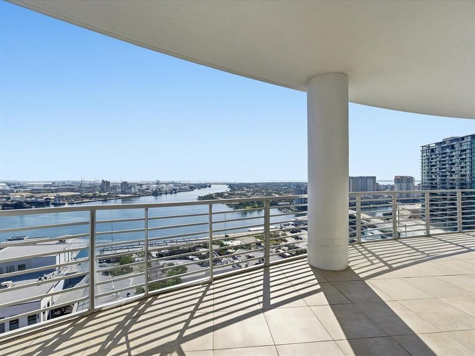 待售: $825,000 (2 贝兹, 2 浴室, 1165 平方英尺)