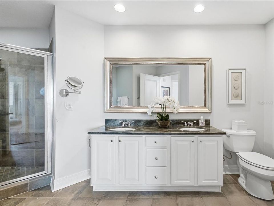 待售: $825,000 (2 贝兹, 2 浴室, 1165 平方英尺)