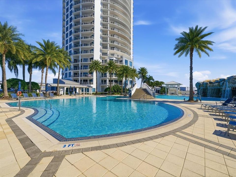 待售: $825,000 (2 贝兹, 2 浴室, 1165 平方英尺)